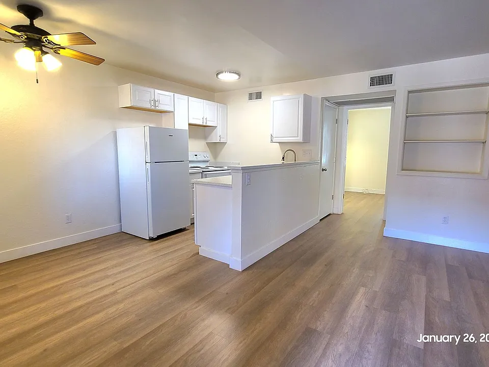 126 E Mohave Rd