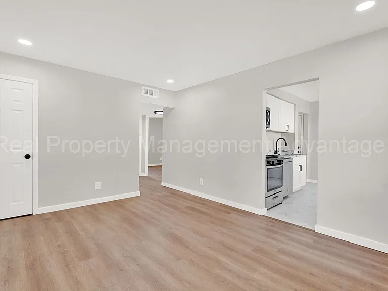 1513 E Meyers Ave — Photo 14