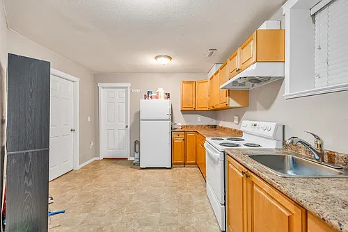 18991 70a Ave #BASEMENT Photo 1