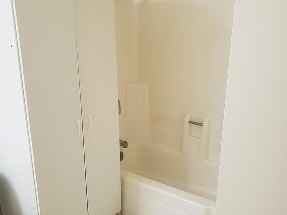 bath tub shower