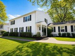 30 Foxcroft Trl, Fairport, NY 14450