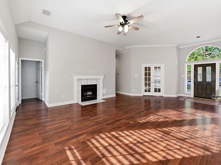 1813 Oak Wood Dr E — Photo 17