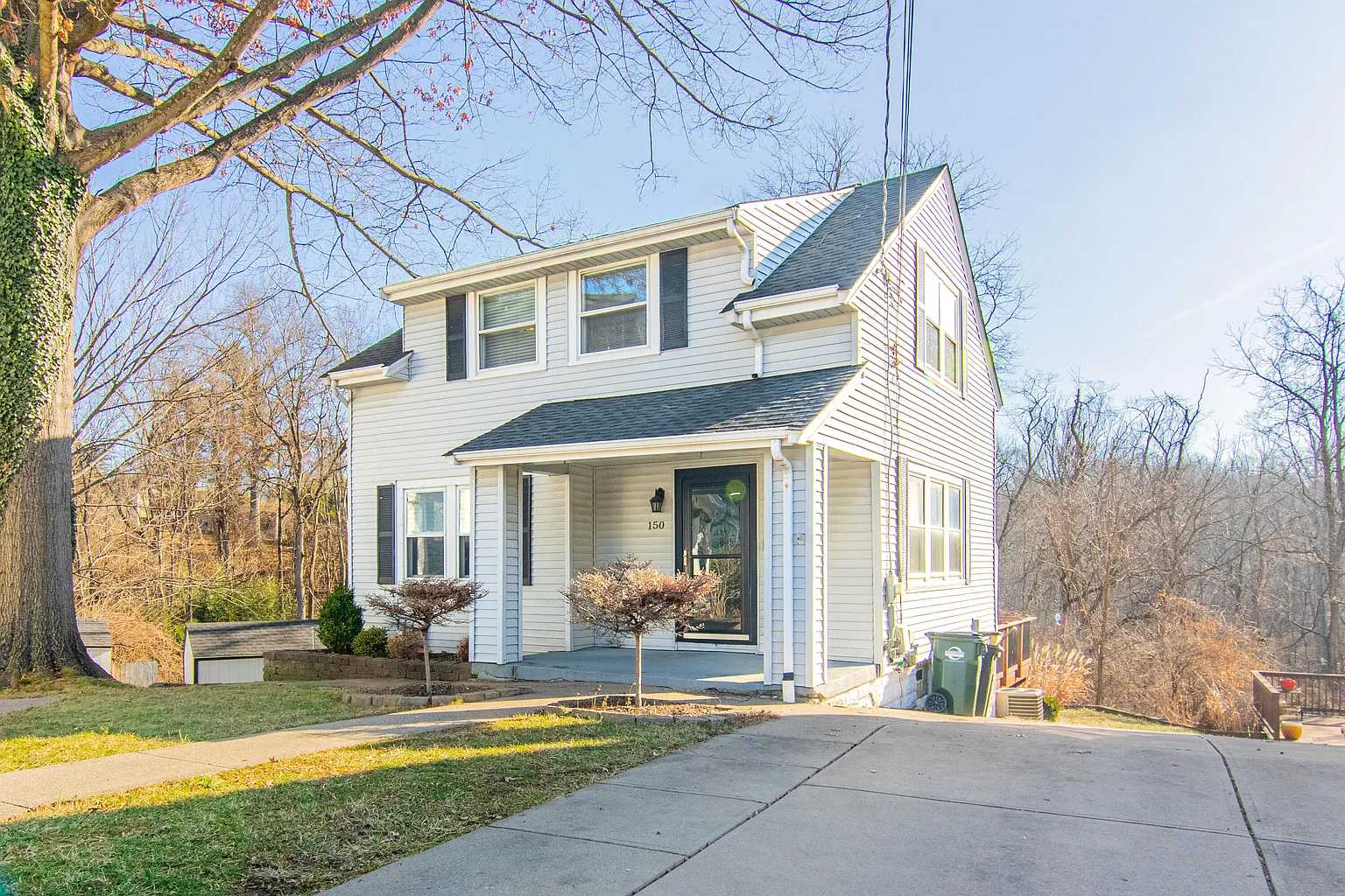 150 Woodside Pl photo 1