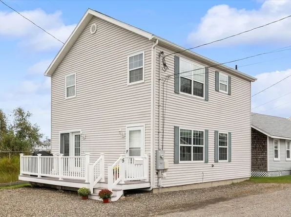 5 Chase St, Hampton, NH 03842