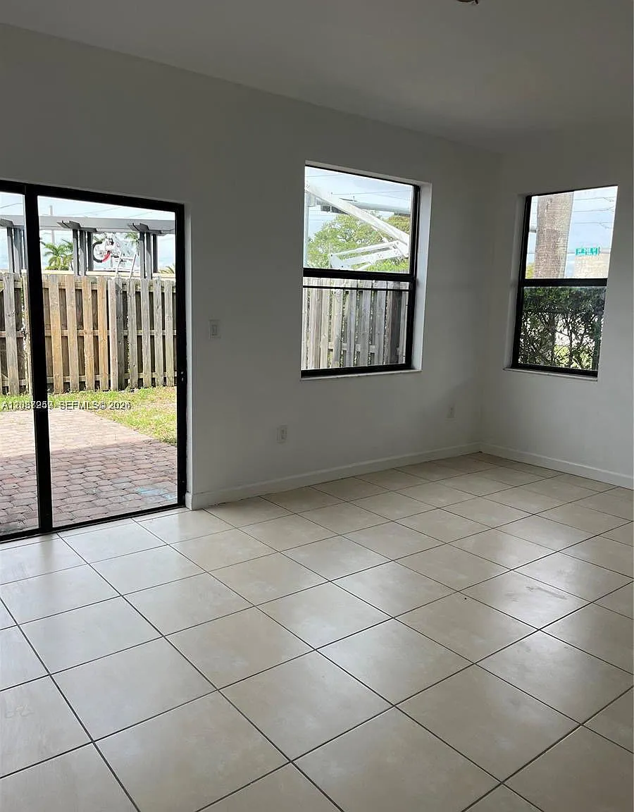 3 bed, 2.5 bath, $2,600 — Photo 3
