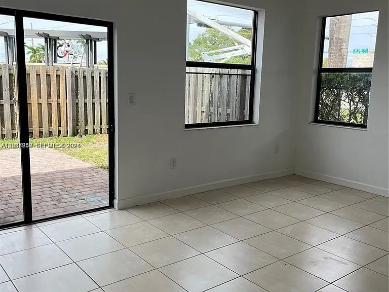 24804 SW 116th Ave — Photo 3