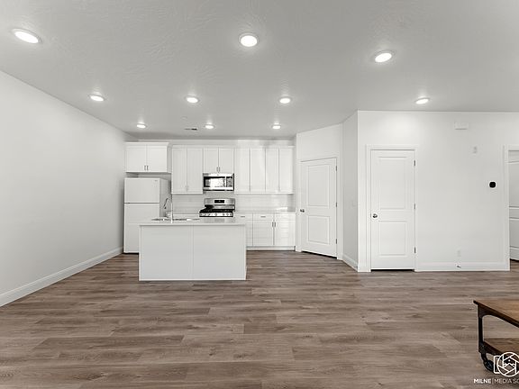 3rd image of 5801 S Garnet Dr #3-102