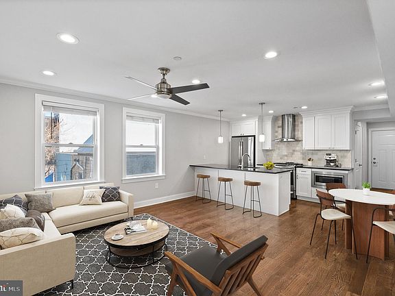 4th image of 988 N Marshall St #2R