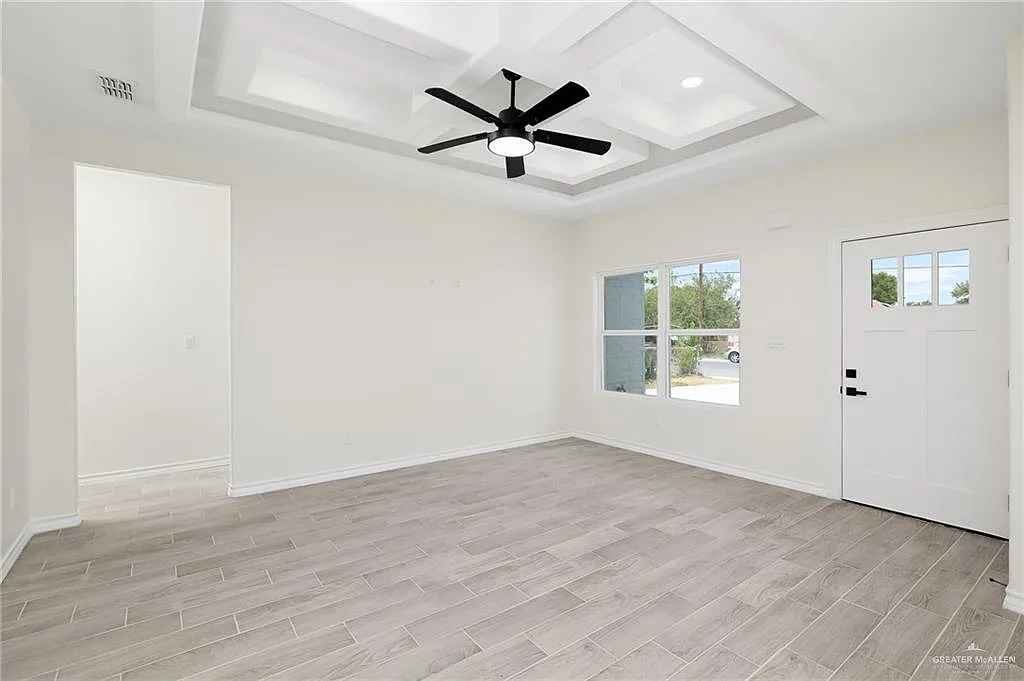 3 bed, 2.0 bath, 1332 sqft, $1,600 — Photo 2