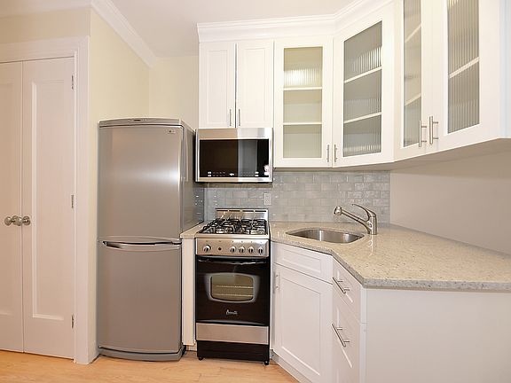 3rd image of 137 W 12th St APT 5-4