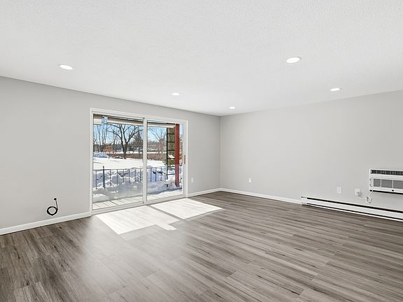 2nd image of 18 Fountain Ln #18