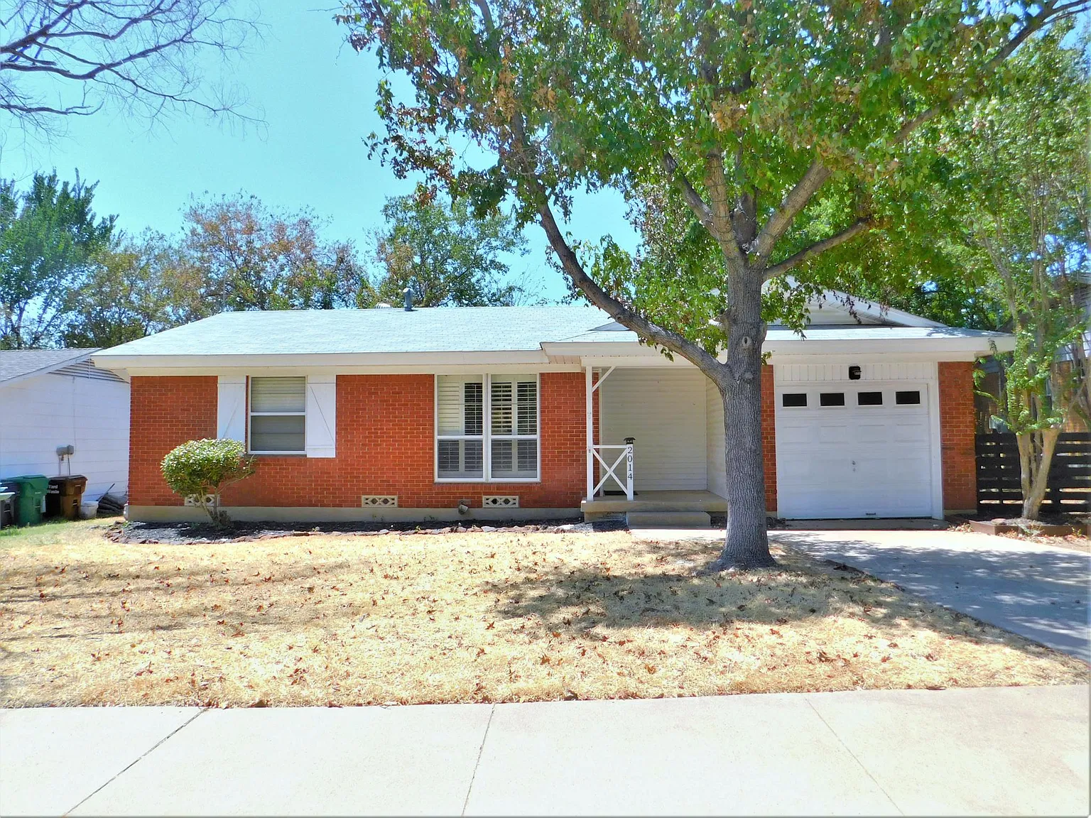 3 bed, 939 sqft, $1,695 — Photo 1