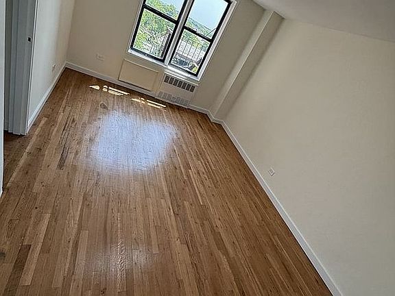 4th image of 3235 Emmons Ave APT 620