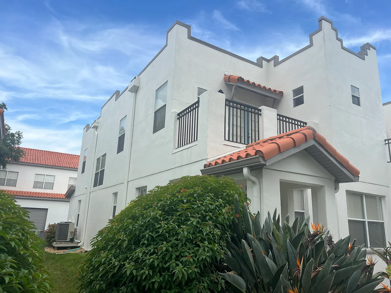 3 bed, 2.5 bath, 1715 sqft, $3,750 — Photo 3