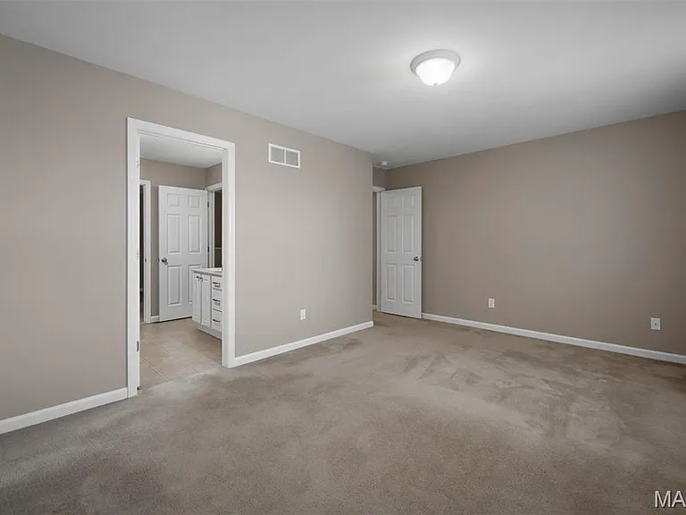 324 Savannah Ter — Photo 16