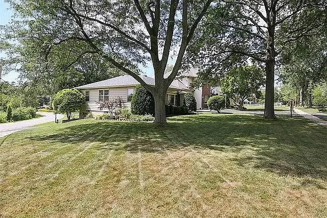 2 Tuttle Ave — Photo 17