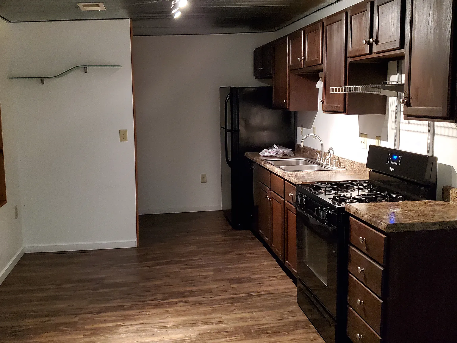 1 bed, 1200 sqft, $1,275 — Photo 2