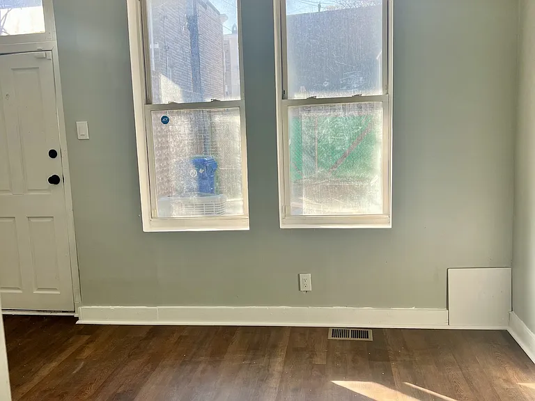 440 N Luzerne Ave — Photo 14