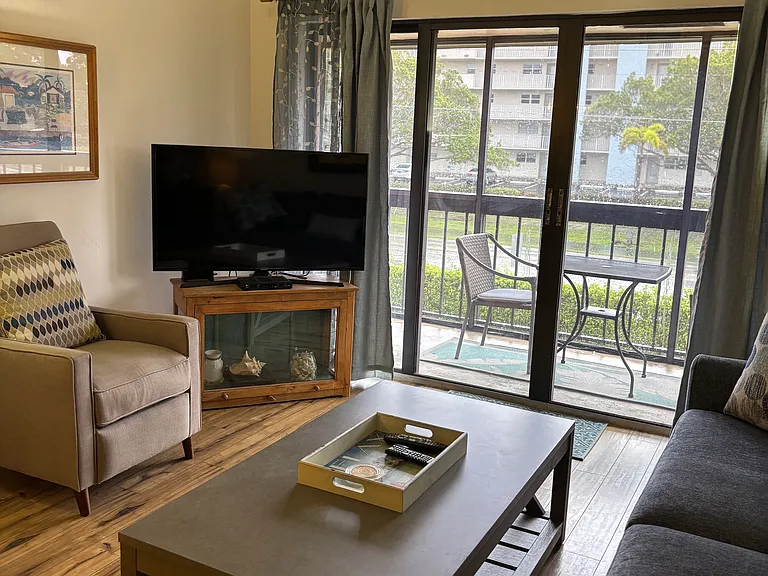 20 Greenbrier St #208 — Photo 9