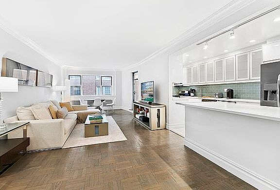 4th image of 301 E 66th St APT 8K
