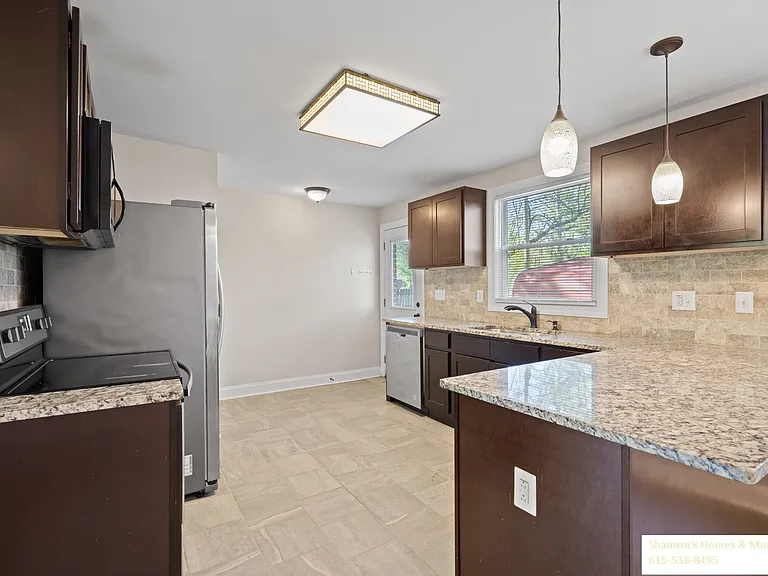 1235 Berwick Trl — Photo 5