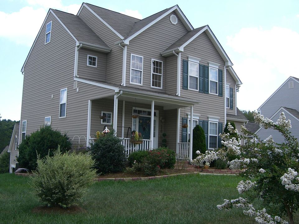 2nd image of 210 Jamestown Oaks Dr