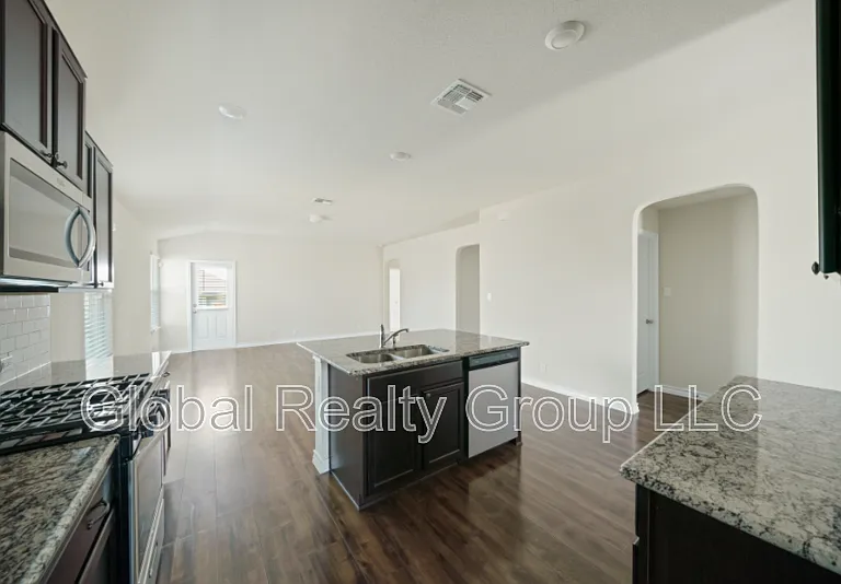 213 Gravel Gray — Photo 32