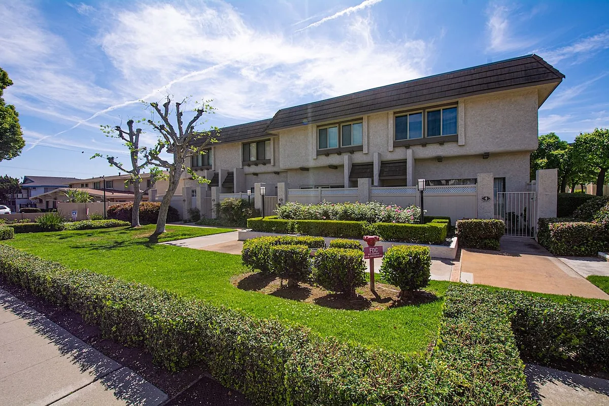 Building Photo - 848 W Huntington Dr #28