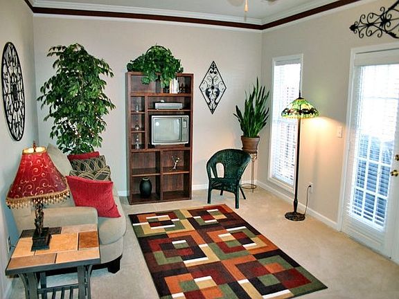 Great Space for Larger Living Space or Formal Dining Area