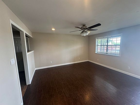 3rd image of 611 W Moore Ave