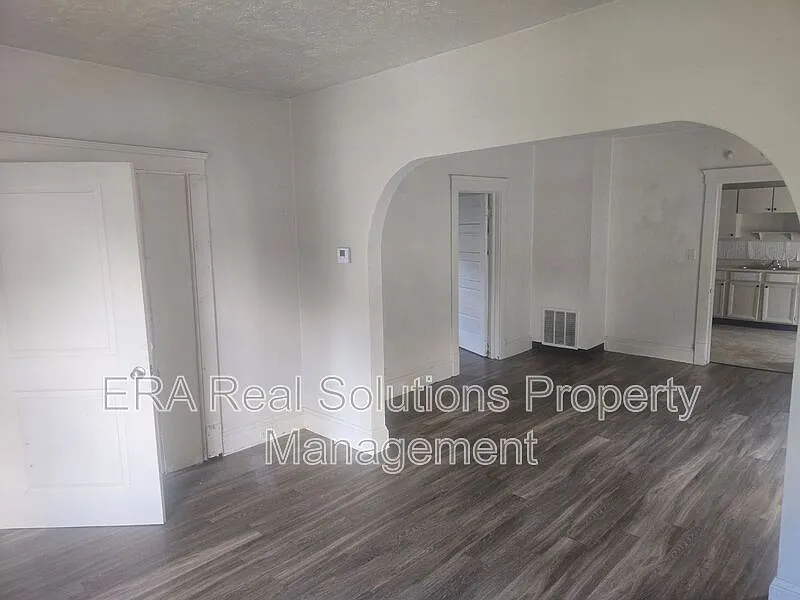 2 bed, 1.0 bath, $900 — Photo 2