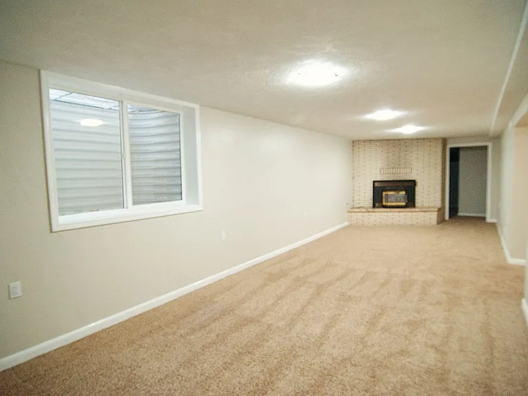 147 N 3900 E — Photo 22