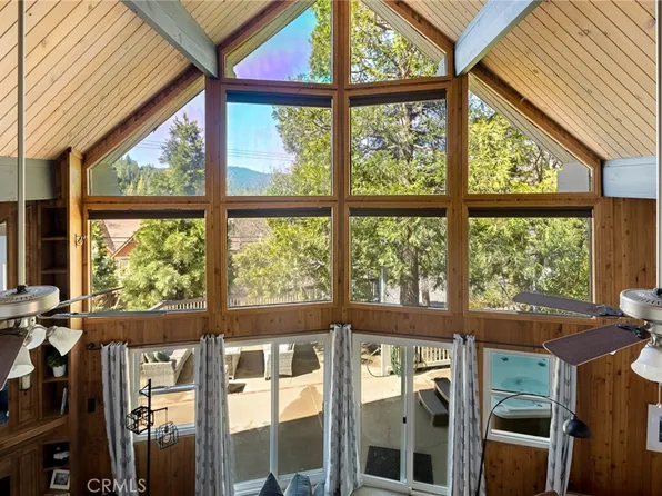 735 Bishorn Dr, Lake Arrowhead, CA 92352