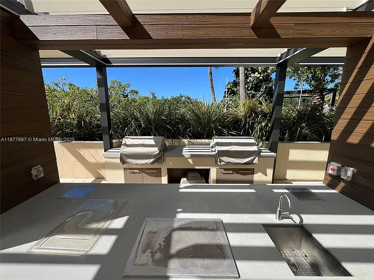 300 S Pointe Dr #2806 — Photo 37