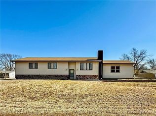 205 S Traster Ave, Altamont, KS 67330