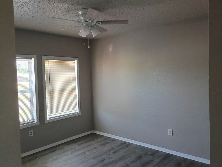 901-903 Meadowlark Cir — Photo 5