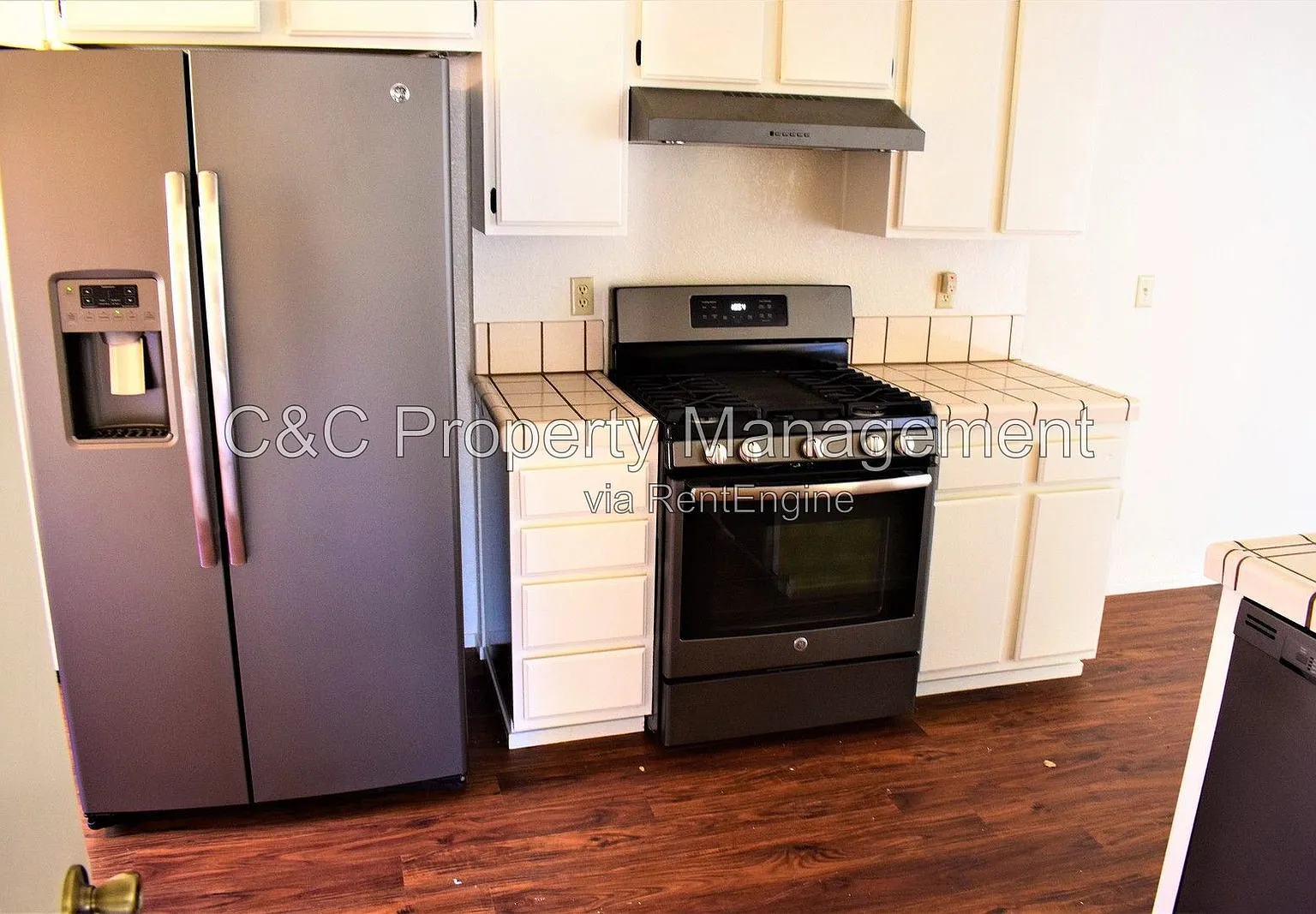 3 bed, 2.5 bath, 1382 sqft, $4,295 — Photo 3