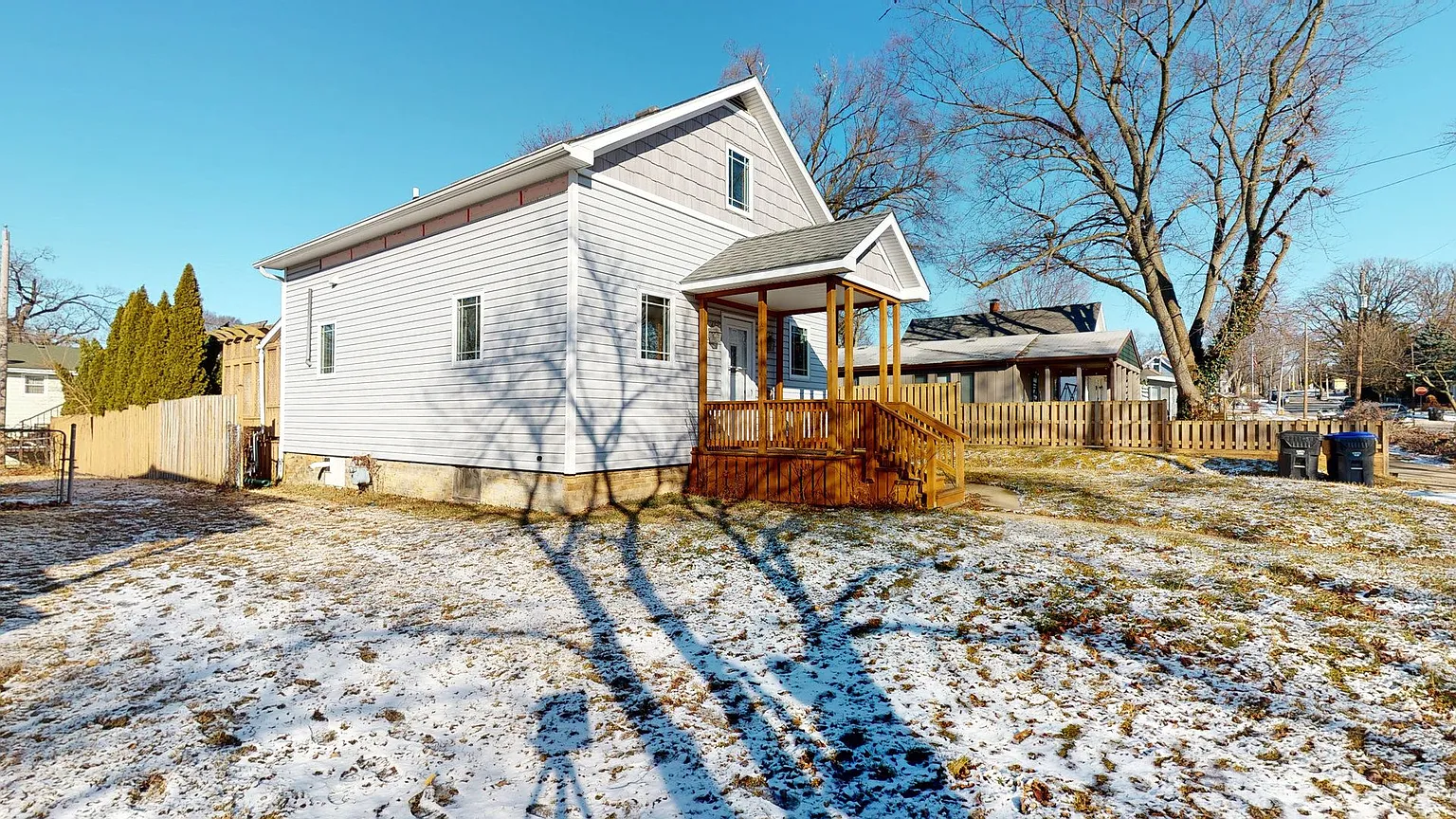 1413 W Elm St photo 1