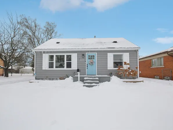 22208 Sunnydale St, Saint Clair Shores, MI 48081