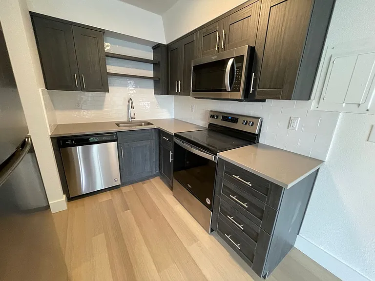 The Courtcrest Apartments — Photo 8