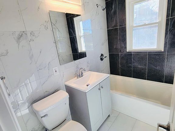 3rd image of 1276 Cove Ave #10