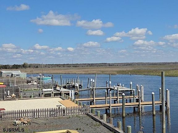 3rd image of 330 Dock Rd