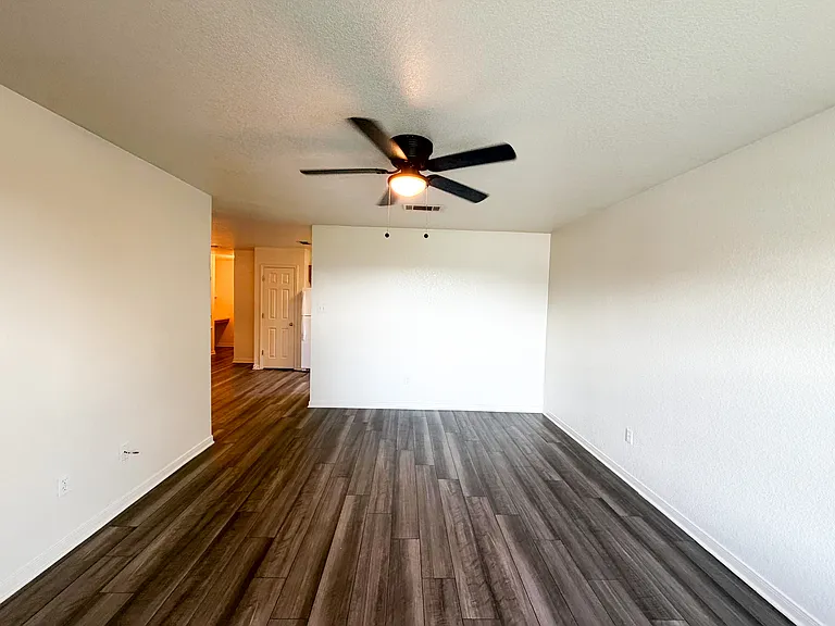 310 Cedar Ridge Dr #B — Photo 2