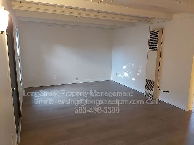 350 SE Lilly Ave #3 — Photo 5