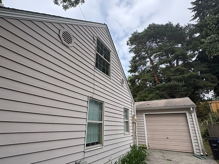 11426 Crestwood Dr S — Photo 3