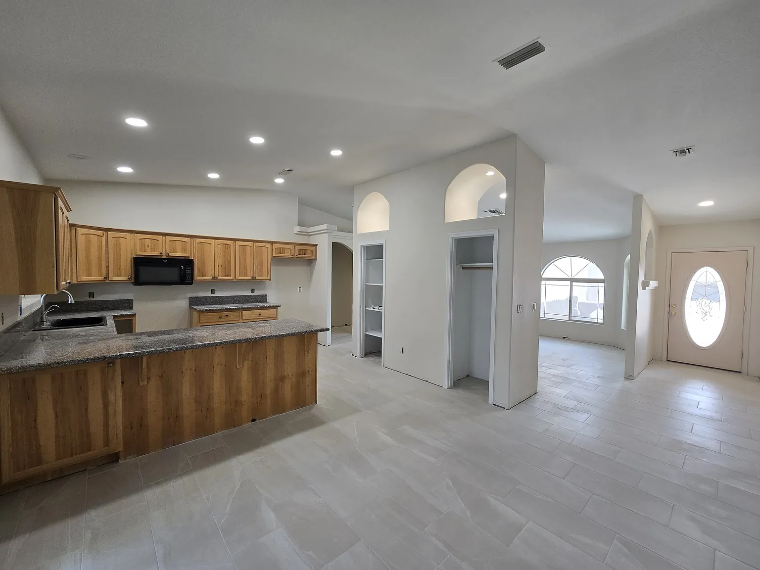 3 bed, 1923 sqft, $2,400 — Photo 4