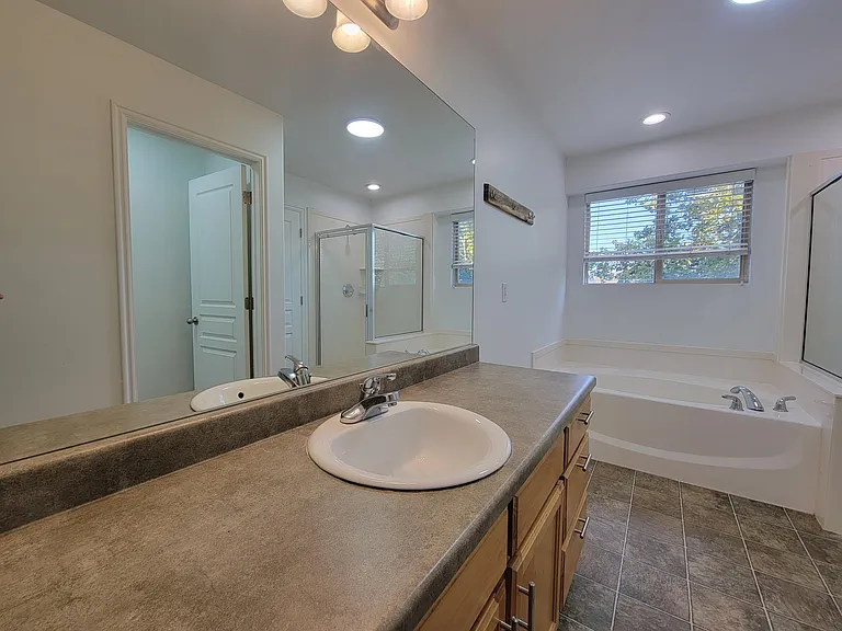 1378 W Stone Meadow Dr — Photo 10