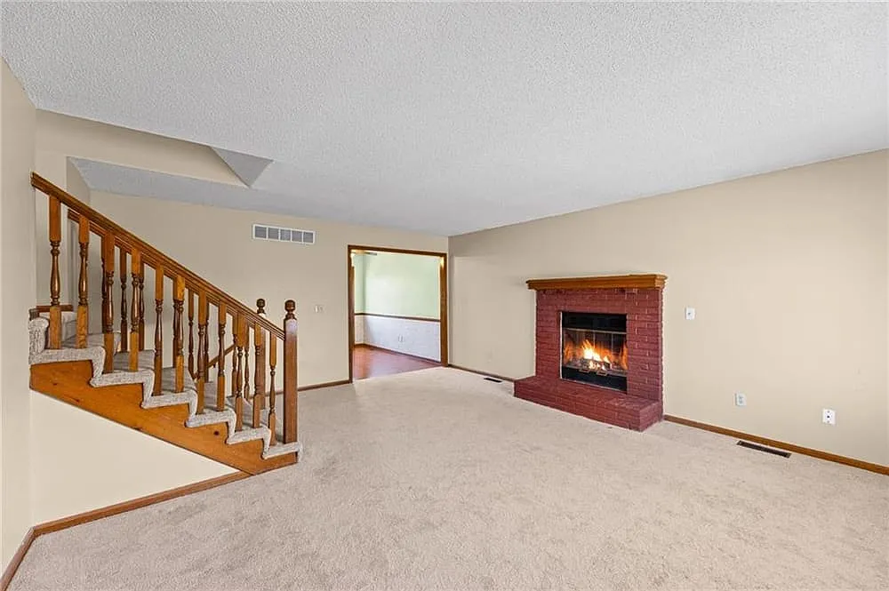 Building Photo - 15052 W 139th St