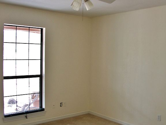 2nd image of 142 Pine Woods Gln