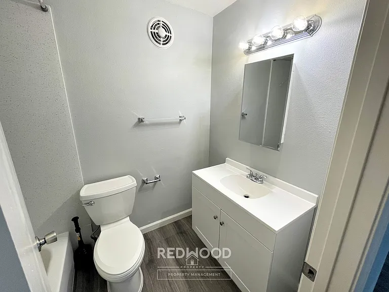 5324 Holiday Dr. — Photo 26